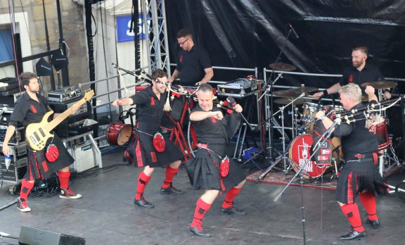 Red Hot Chilli Pipers (photo Eileen Thomas)